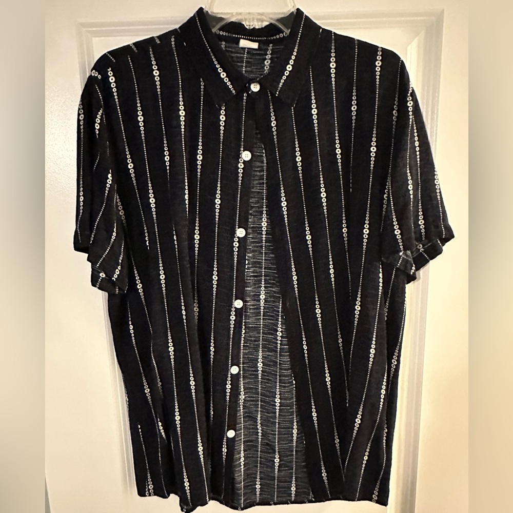 Amazon Essentials Black and White Casual Button Down Shirt with Pinstripes